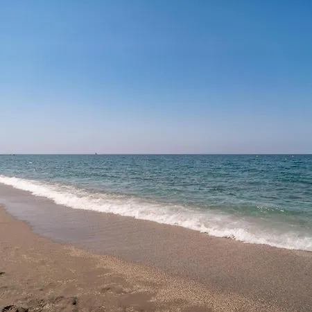 3 Bedroom Cozy In Apartment Almeria