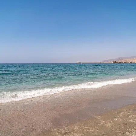 3 Bedroom Cozy In Almeria